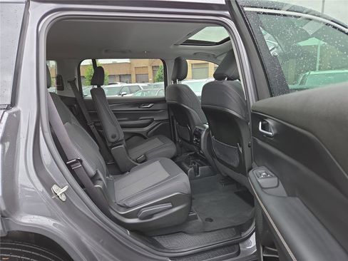 Used 2023 Jeep Grand Cherokee L Laredo AWD/4WD image 28