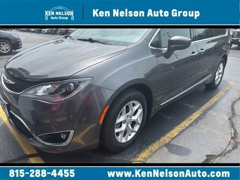 Used 2020 Chrysler Pacifica Touring-L FWD image 1