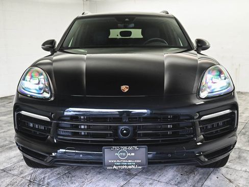 Used 2023 Porsche Cayenne image 2