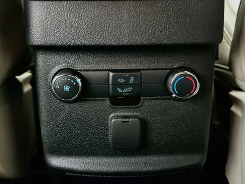 Used 2018 Ford Explorer XLT w/ Equipment Group 202A FWD image 26
