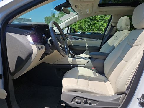 Certified 2023 Cadillac XT5 Premium Luxury AWD/4WD image 13