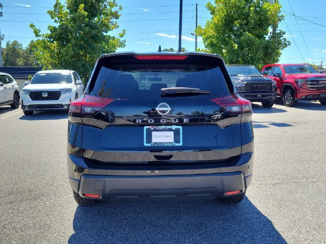 Used 2025 Nissan Rogue SV FWD image 5