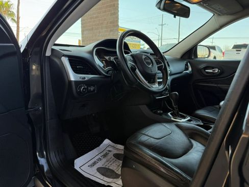 Used 2015 Jeep Cherokee Trailhawk w/ Leather Interior Group AWD/4WD image 38