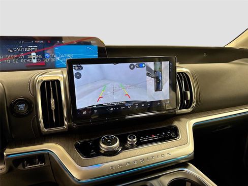 New 2026 Ford Expedition Platinum image 13