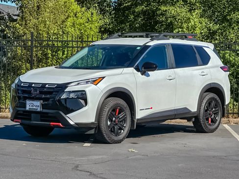 Used 2026 Nissan Rogue SV AWD/4WD image 7