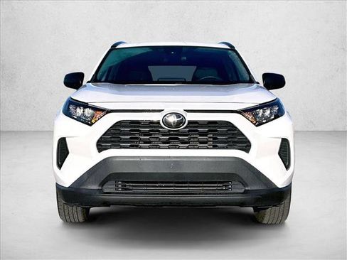 Used 2021 Toyota RAV4 LE image 3