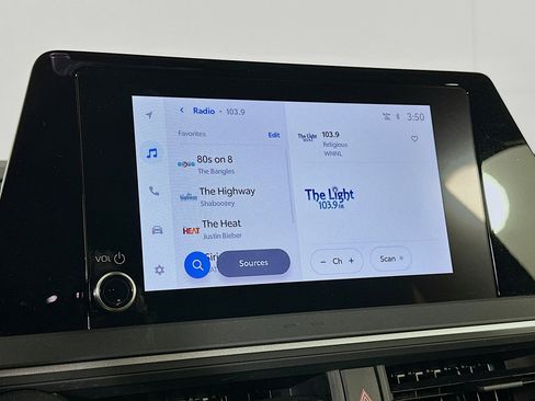 Used 2025 Toyota Prius LE image 21