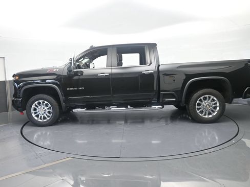 Used 2025 Chevrolet Silverado 2500 LT w/ Z71 Chrome Sport Edition AWD/4WD image 3