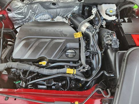 Used 2025 Chevrolet Trax LT FWD image 32