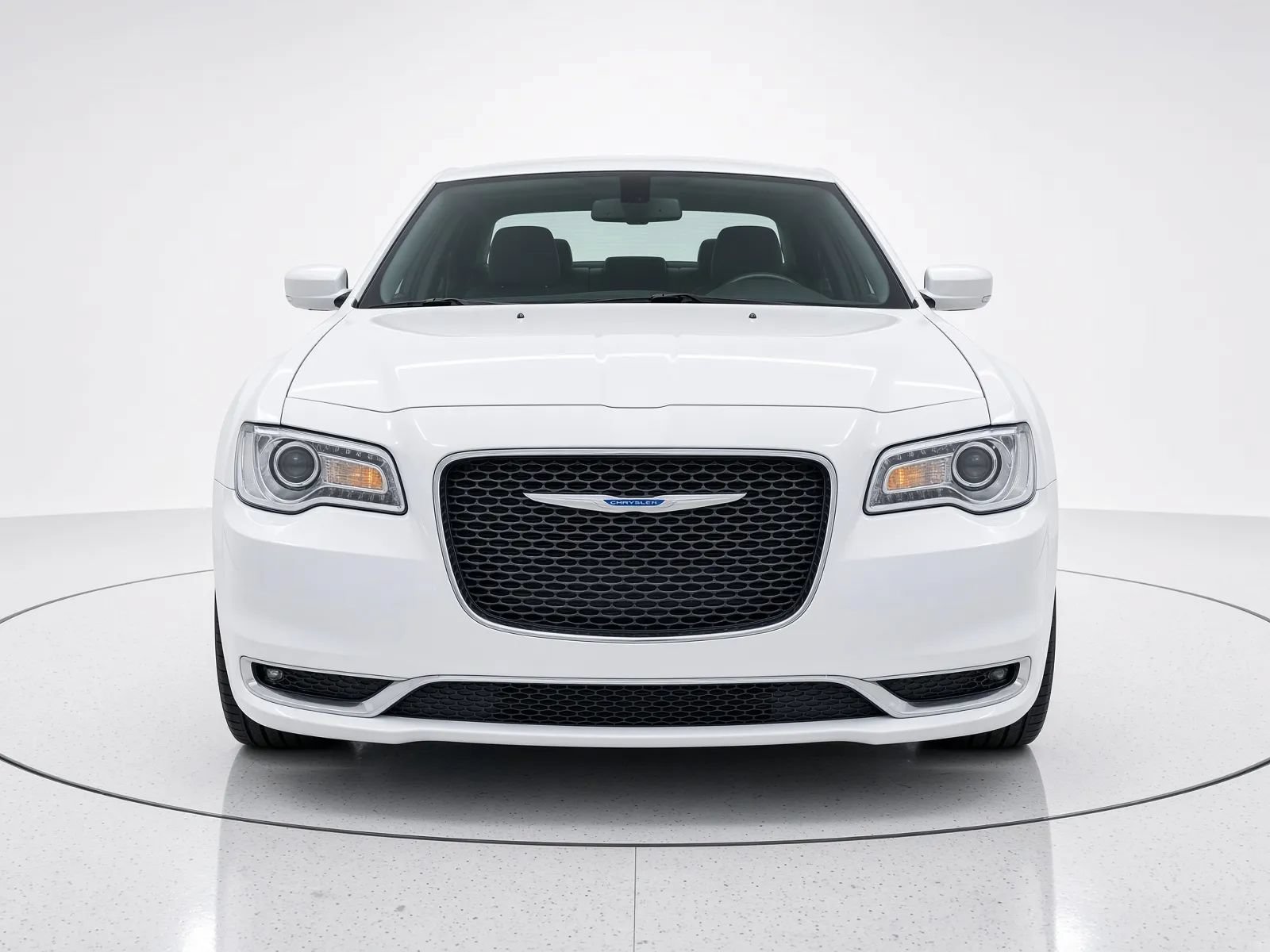 Used 2018 Chrysler 300 Touring L RWD image 2