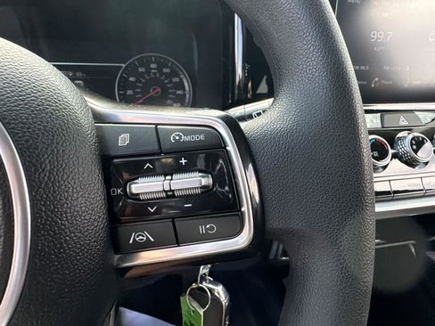 Used 2023 Kia Sorento LX image 22