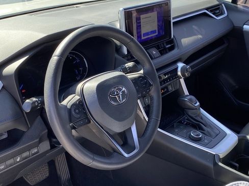 Used 2024 Toyota RAV4 SE w/ Convenience Package image 7