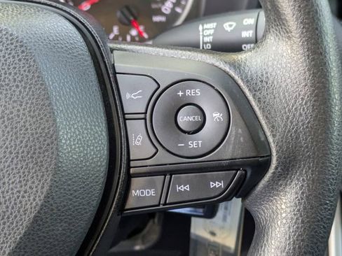 Used 2022 Toyota RAV4 LE image 18