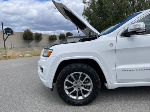 Used 2015 Jeep Grand Cherokee Overland w/ Advanced Technology Group AWD/4WD image 35