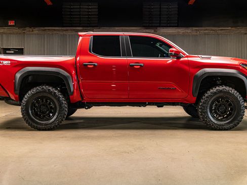 Used 2025 Toyota Tacoma TRD Off-Road image 11