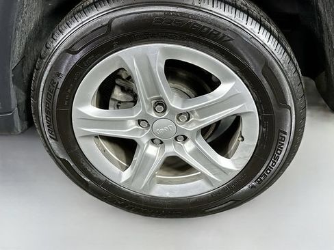 Used 2024 Jeep Compass Latitude AWD/4WD image 28