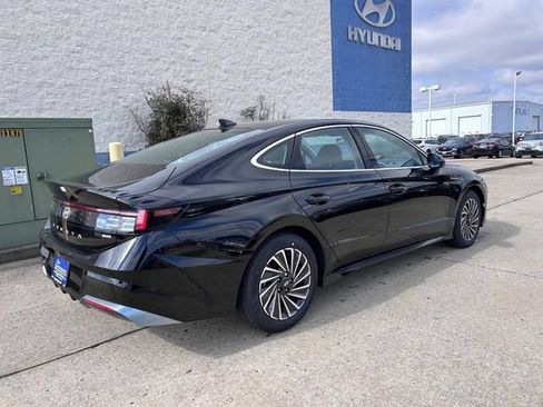 New 2025 Hyundai Sonata SEL FWD image 3