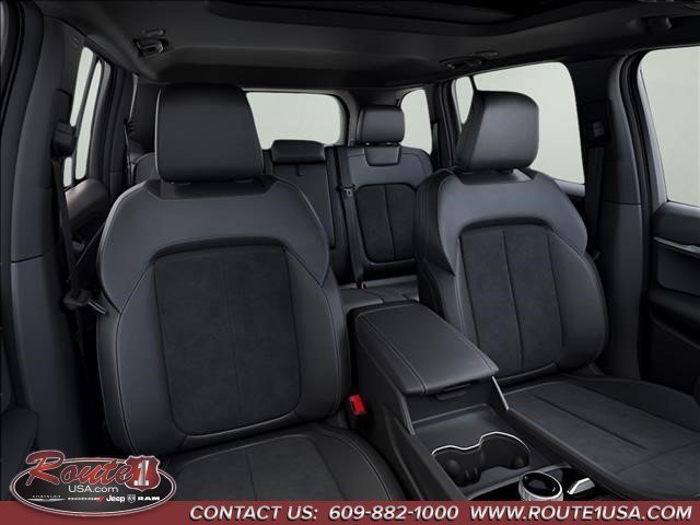 New 2026 Jeep Grand Cherokee Altitude AWD/4WD image 17
