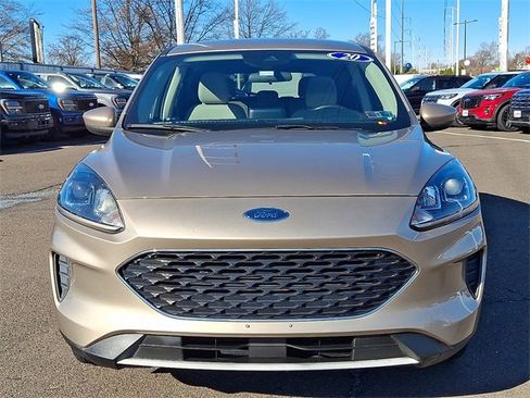 Certified 2020 Ford Escape SE image 2