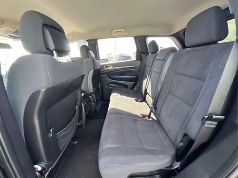 Used 2012 Jeep Grand Cherokee Laredo w/ Laredo E Group AWD/4WD image 10