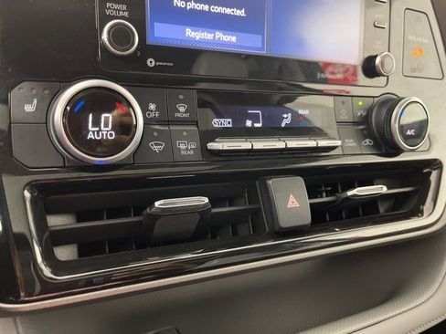 Certified 2022 Toyota Highlander XLE image 13