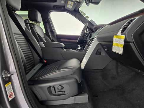 New 2025 Land Rover Discovery S image 18