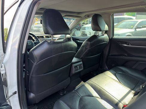 Used 2018 Toyota Camry XSE FWD image 15