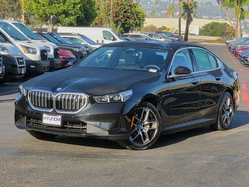 Used 2025 BMW i5 xDrive40 image 2