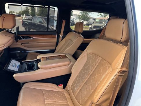 Used 2022 Jeep Grand Wagoneer Series III w/ Rear Seat Video Group 1 AWD/4WD image 31