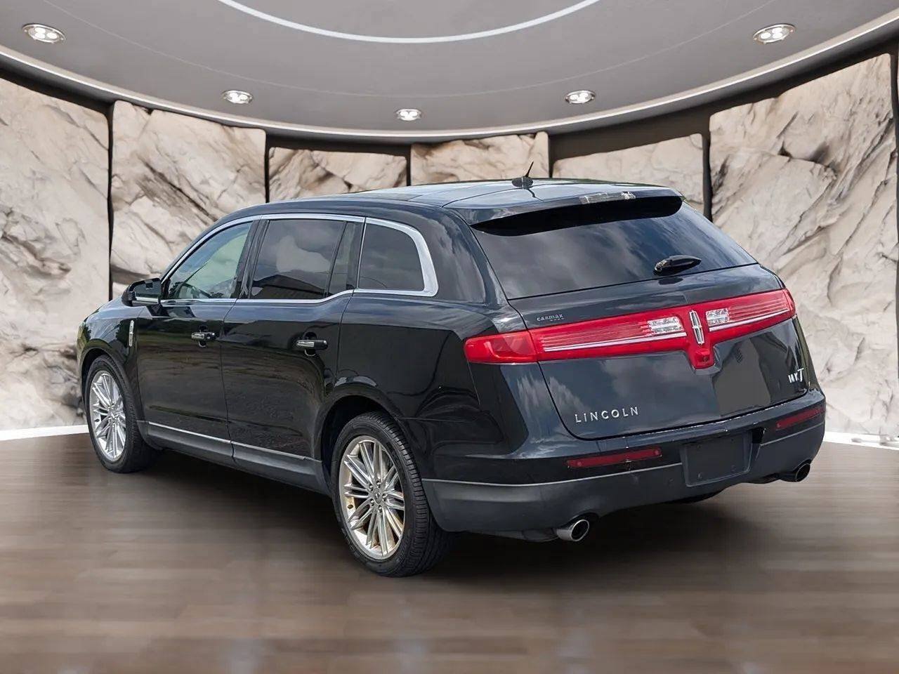 Used 2019 Lincoln MKT AWD image 7