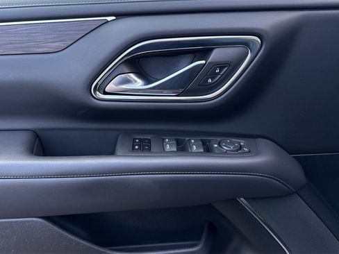 Used 2023 Chevrolet Suburban Z71 image 11