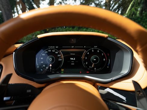 Used 2025 Aston Martin DBX 707 image 12