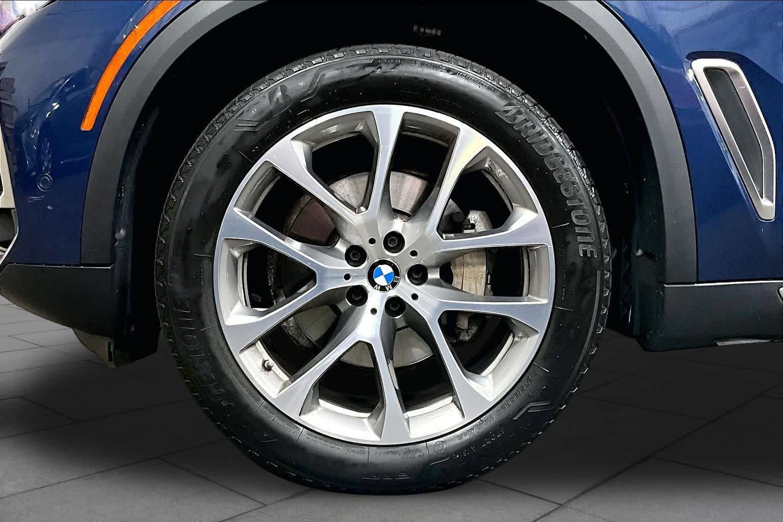 Used 2022 BMW X5 xDrive40i w/ Premium Package AWD/4WD image 11