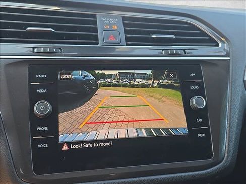 Used 2023 Volkswagen Tiguan SE FWD image 14