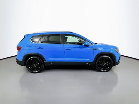 Used 2023 Volkswagen Taos SE w/ Panoramic Sunroof Package AWD/4WD image 6