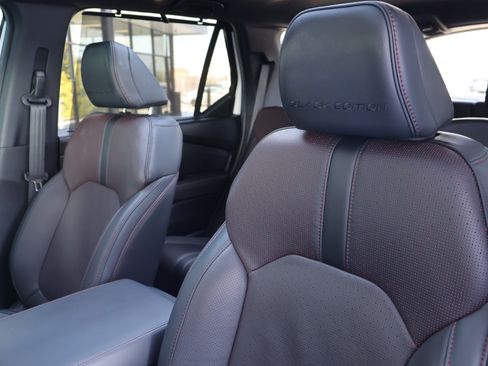 Used 2025 Honda Pilot Black Edition image 11