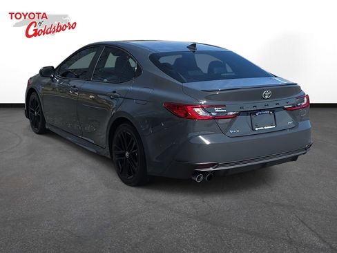 Used 2025 Toyota Camry SE image 7