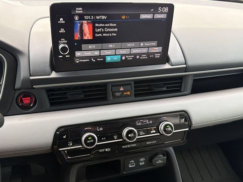 Used 2025 Honda Pilot Touring image 19