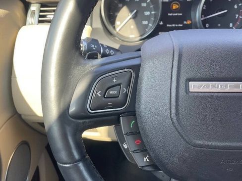 Used 2017 Land Rover Range Rover Evoque SE image 21