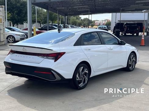 Used 2025 Hyundai Elantra Sport FWD image 11