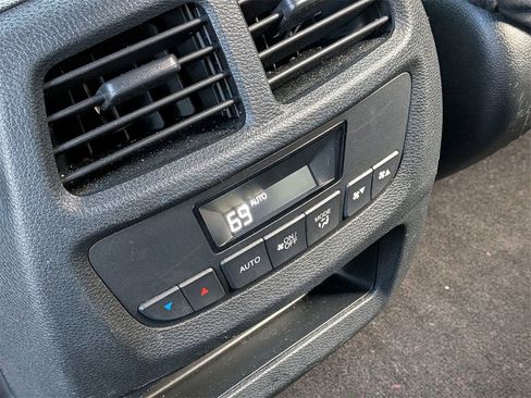 Used 2022 Honda Pilot Sport image 23