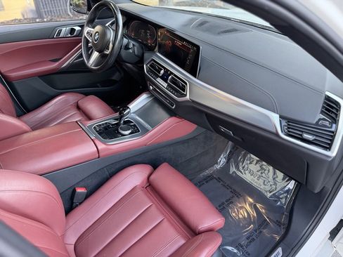 Used 2022 BMW X6 xDrive40i w/ M Sport Package image 32