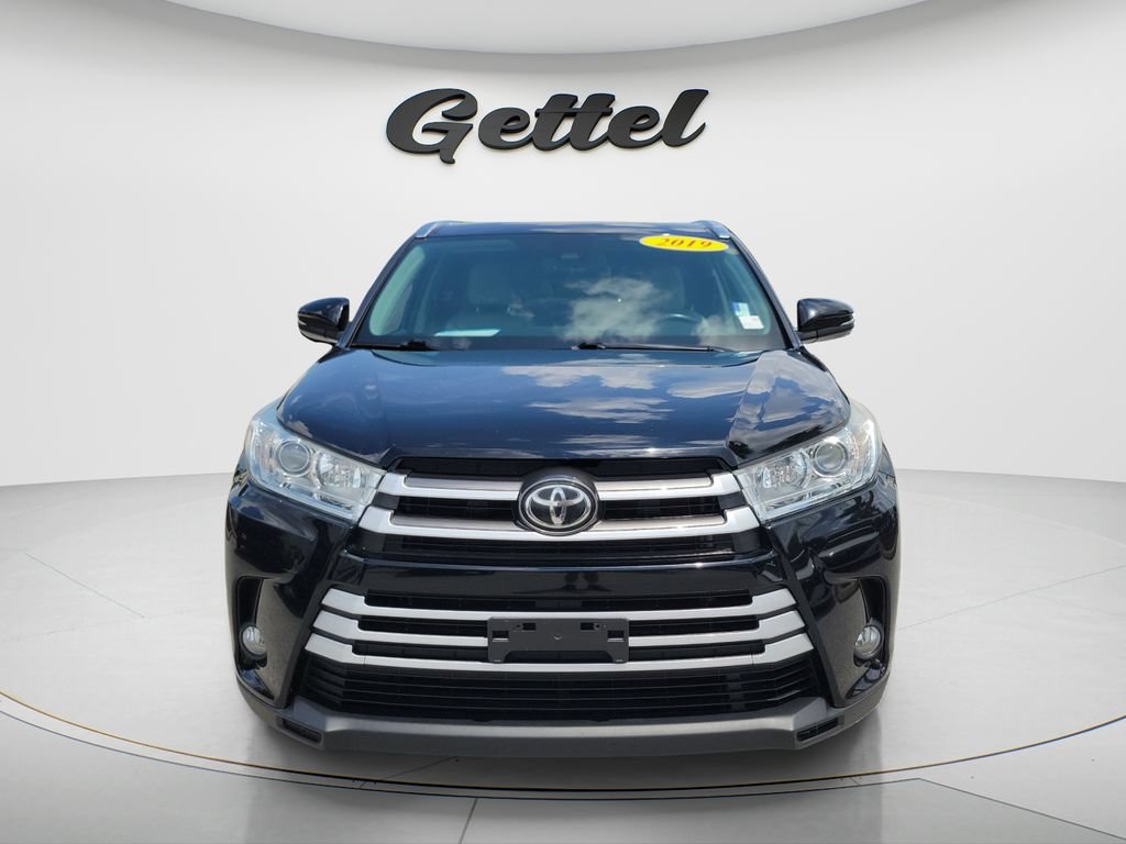 Used 2019 Toyota Highlander XLE AWD/4WD image 2