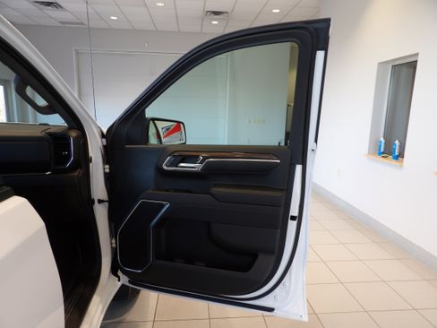 Used 2023 Chevrolet Silverado 1500 RST image 22