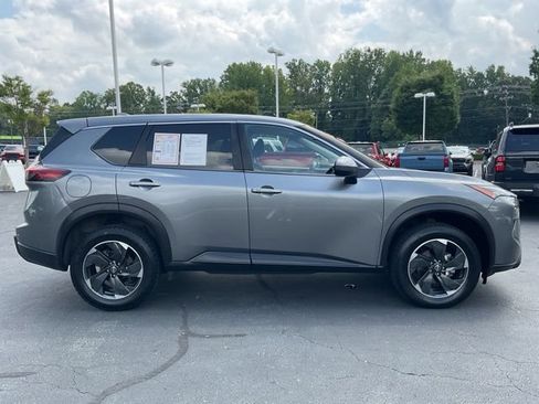 Used 2024 Nissan Rogue SV FWD image 7