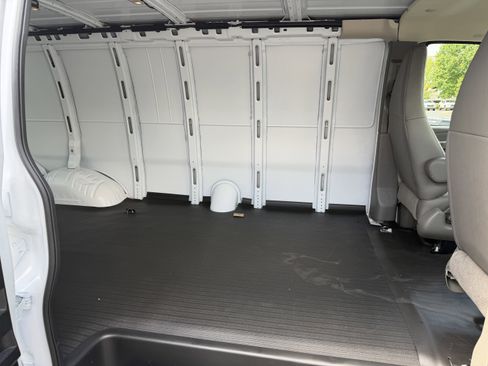 New 2026 Chevrolet Express 3500 Extended RWD image 23