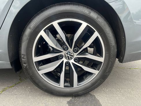 Used 2025 Volkswagen Jetta SE image 30