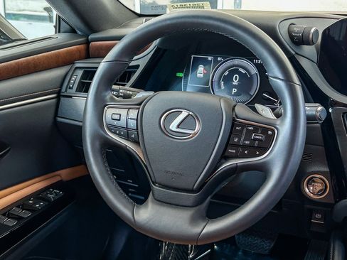 Used 2025 Lexus ES 300h w/ Premium Package FWD image 15
