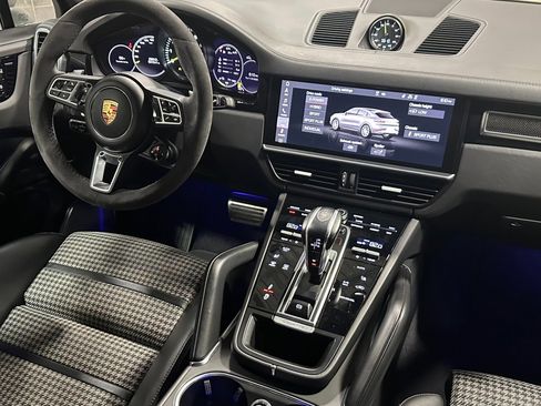 Used 2021 Porsche Cayenne Turbo S image 41