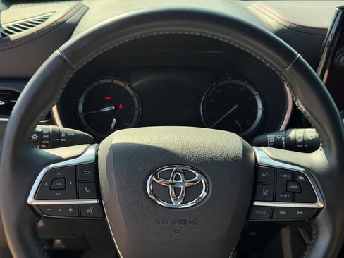 Used 2021 Toyota Highlander XSE AWD/4WD image 27